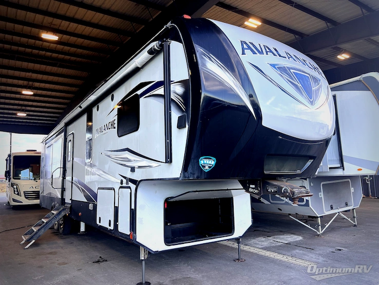 2018 Keystone Avalanche 366MB RV Photo 1