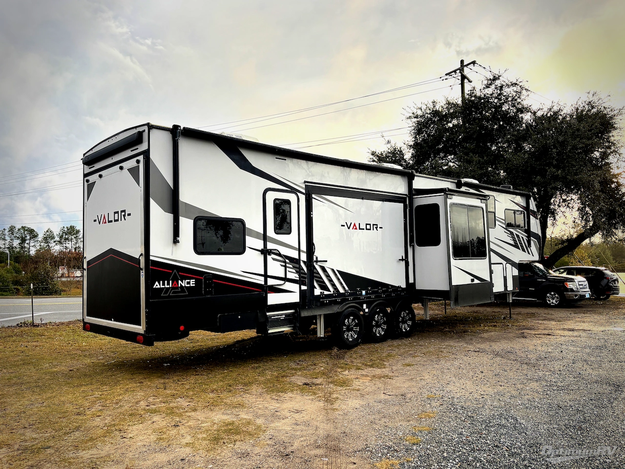2022 Alliance Valor 42V13 Photo 2