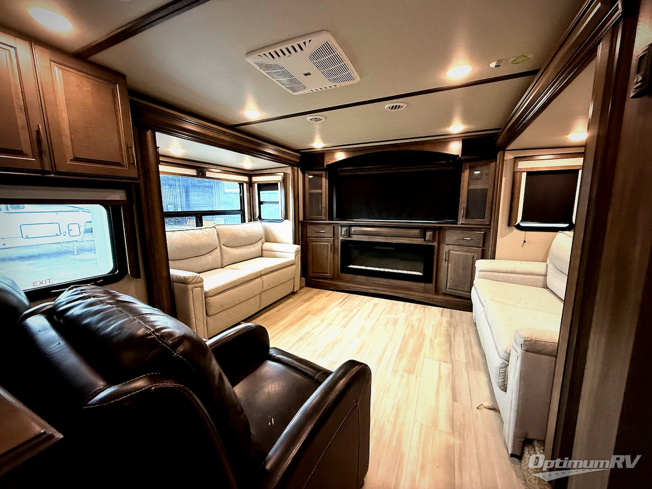 2021 Grand Design Solitude 380FL Photo 12