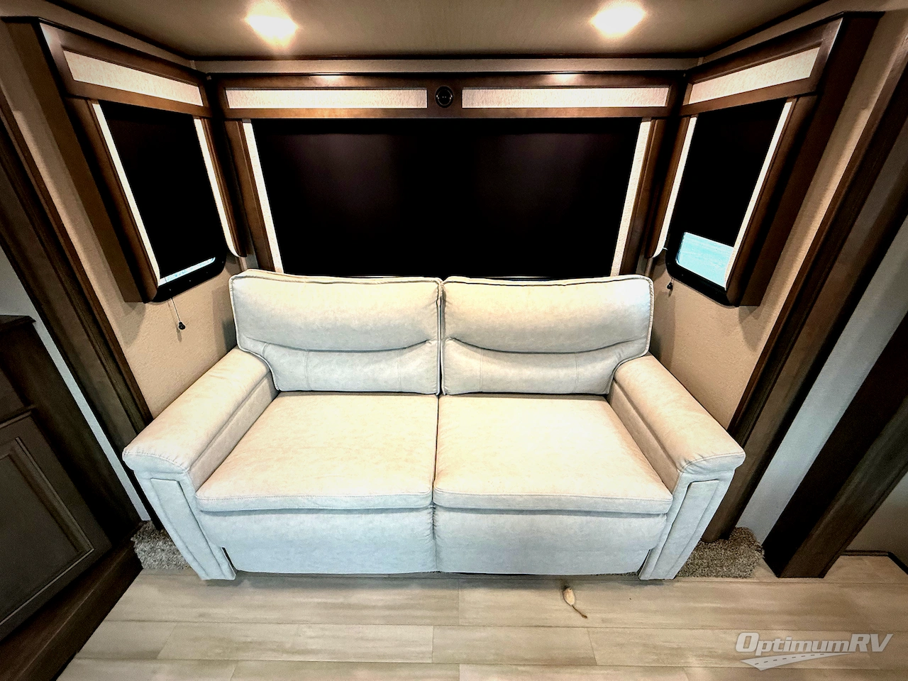 2021 Grand Design Solitude 380FL Photo 15