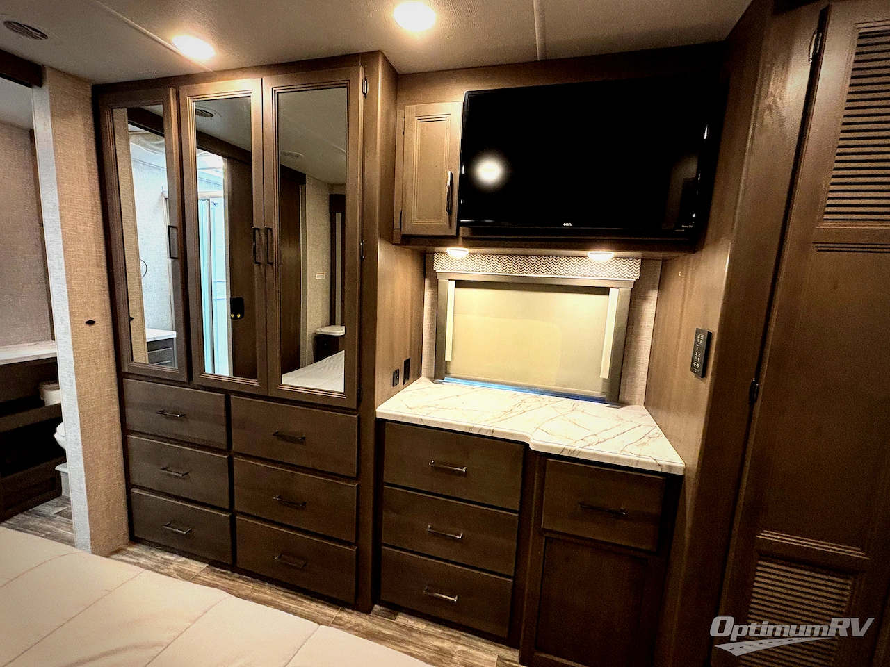 2022 Thor Hurricane 35M Photo 17