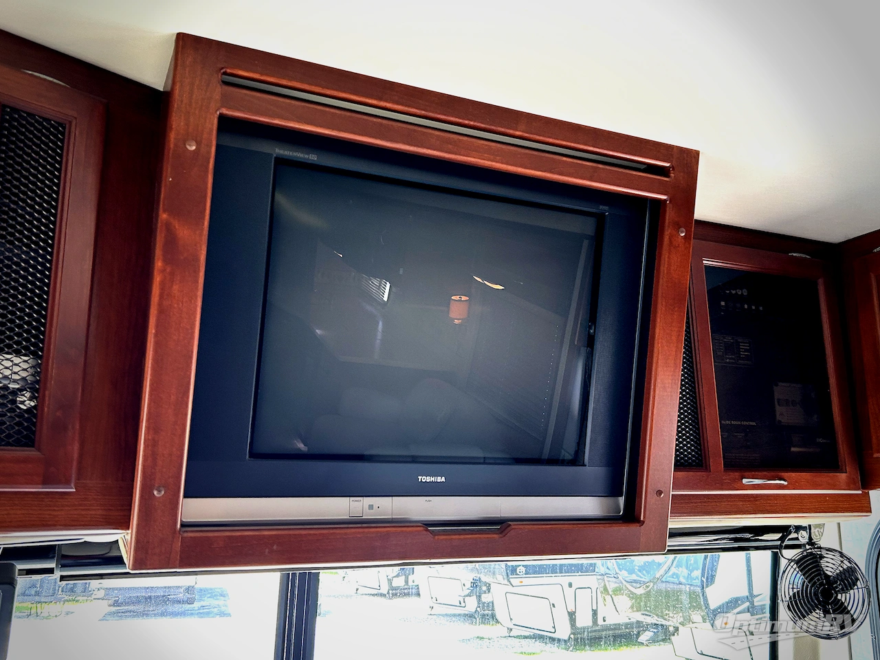 2006 Fleetwood Expedition 38S Photo 10