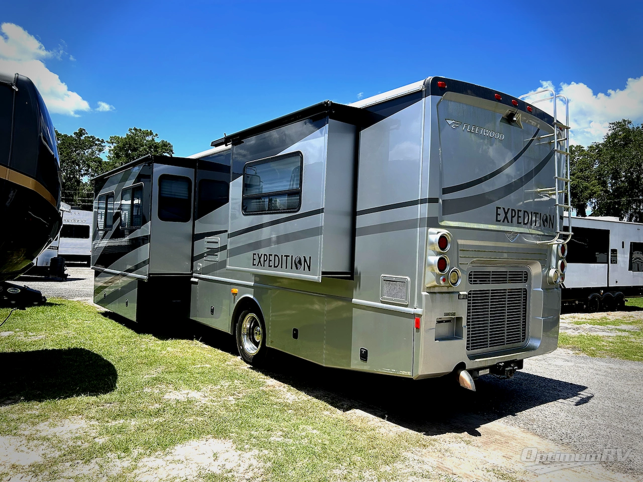 2006 Fleetwood Expedition 38S Photo 3