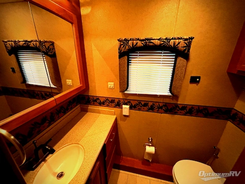 2009 Monaco Cayman 37PBQ RV Photo 4