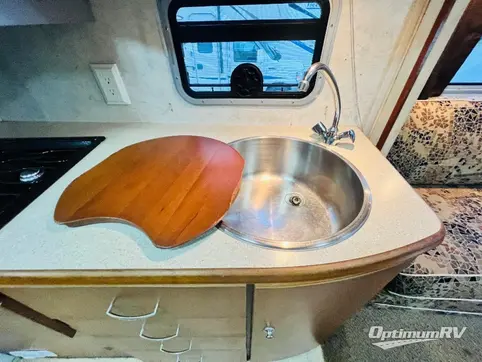 2006 Itasca Navion 23H RV Photo 3
