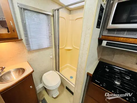 2006 Itasca Navion 23H RV Photo 4