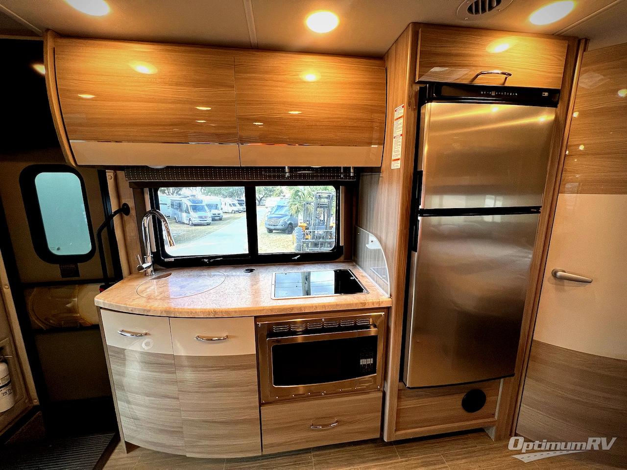 2023 Thor Tiburon Sprinter 24TT Photo 11