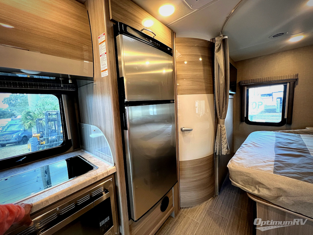 2023 Thor Tiburon Sprinter 24TT Photo 15