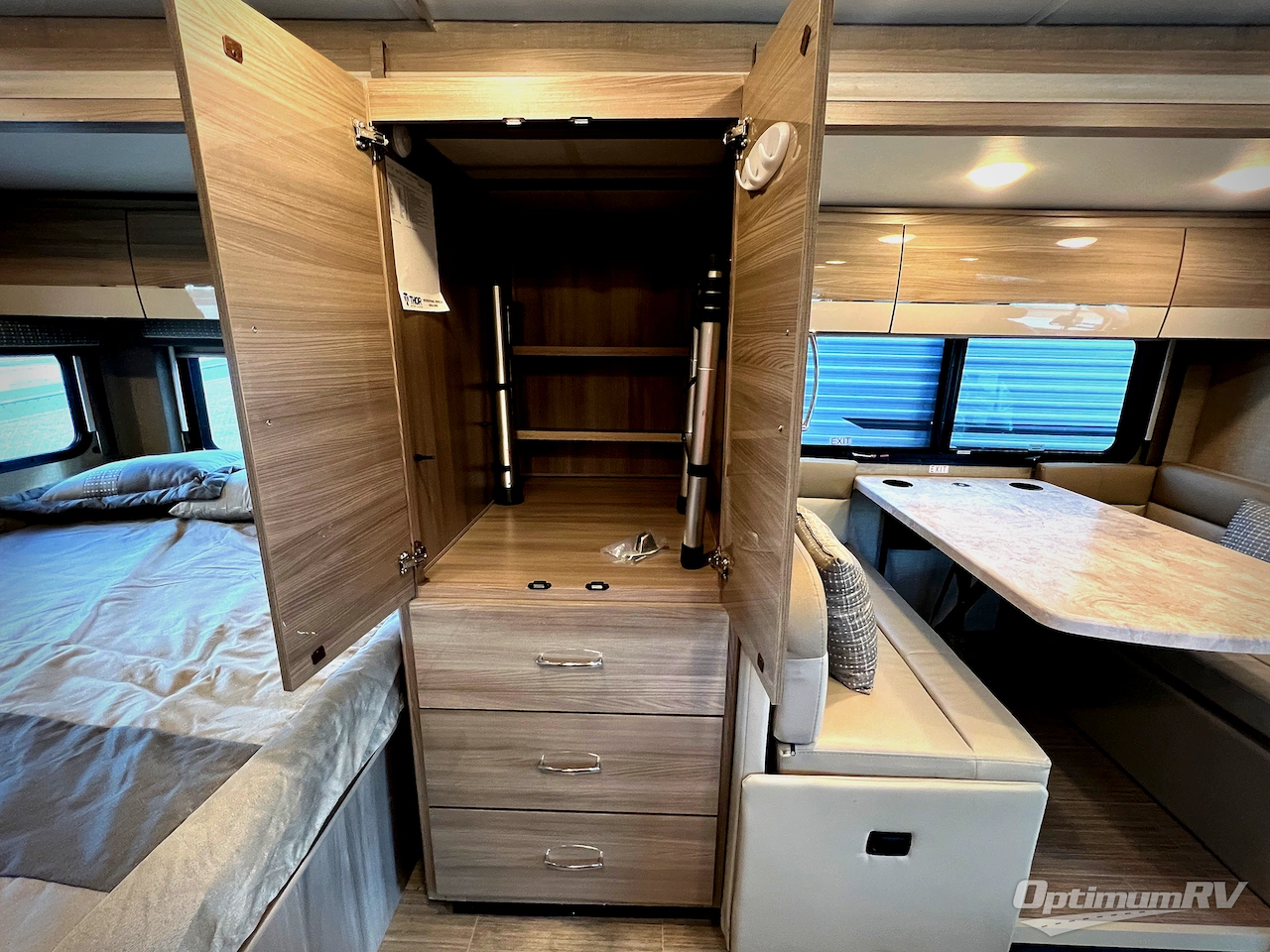 2023 Thor Tiburon Sprinter 24TT Photo 19