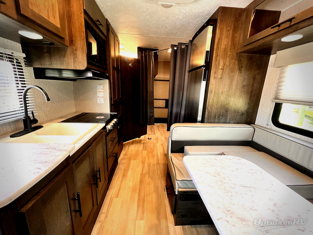 2023 Coachmen Leprechaun 220XG Ford 450 Photo 4