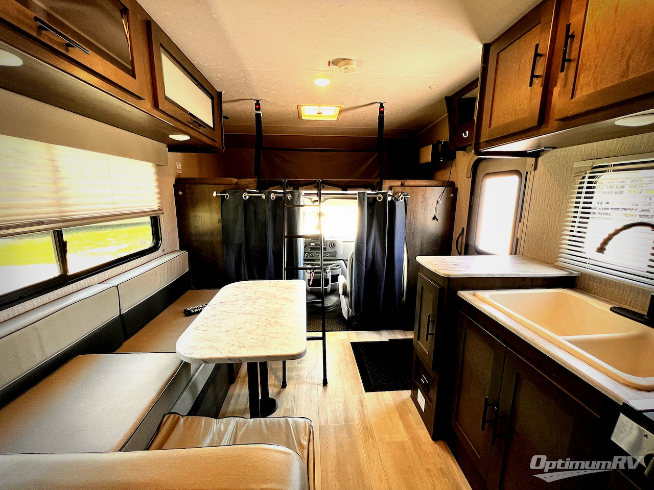 2023 Coachmen Leprechaun 220XG Ford 450 Photo 5