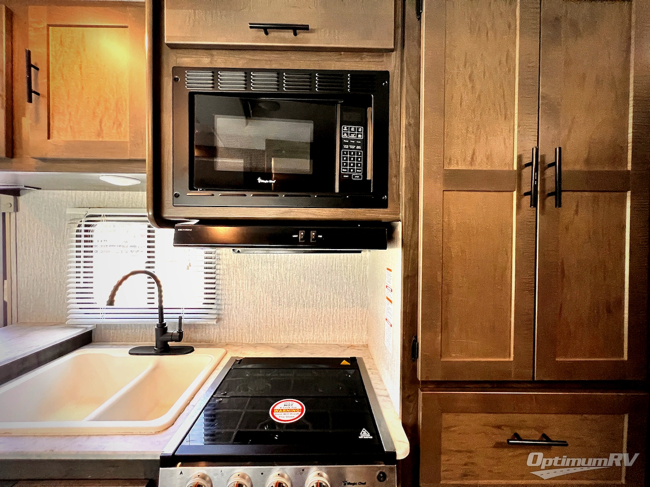 2023 Coachmen Leprechaun 220XG Ford 450 Photo 12
