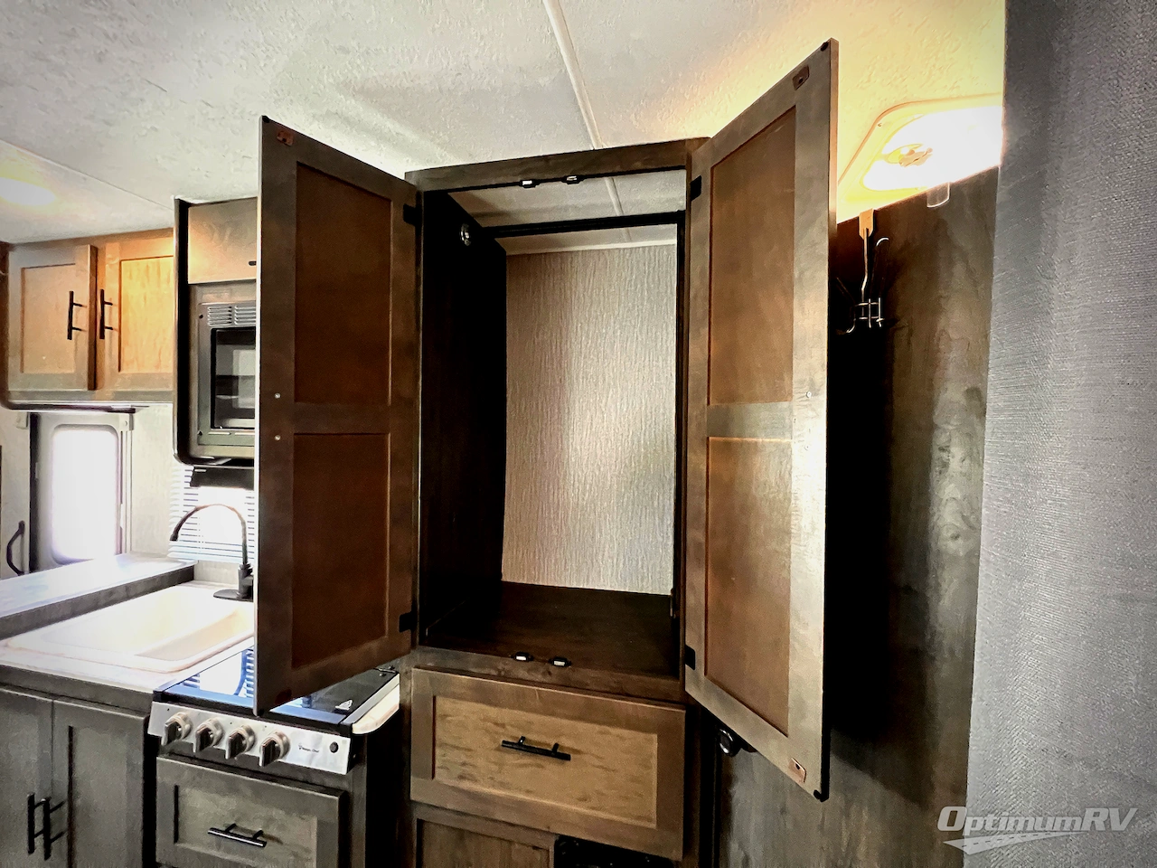 2023 Coachmen Leprechaun 220XG Ford 450 Photo 13