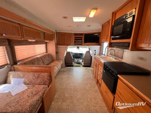 2007 Winnebago Access 31C RV Photo 2