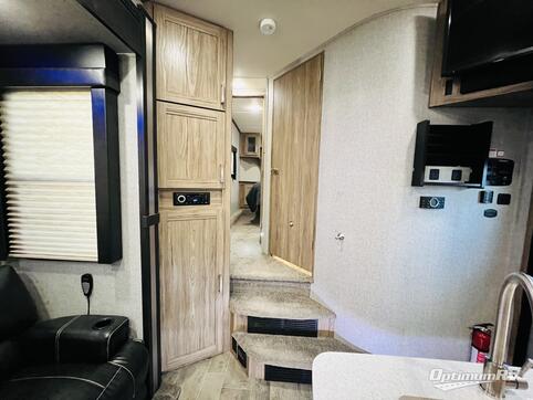 2018 Dutchmen Endurance 3456 RV Photo 3