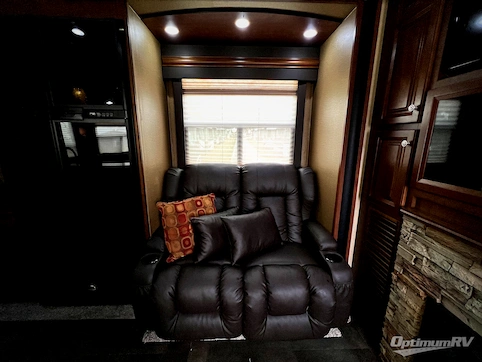 2013 Dutchmen Voltage V3895 RV Photo 2