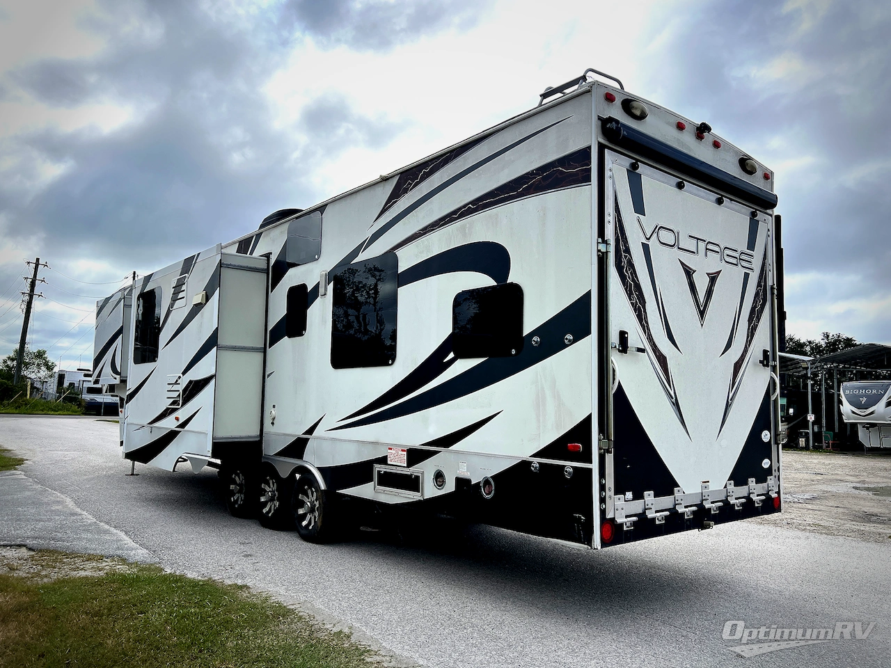 2013 Dutchmen Voltage V3895 Photo 2