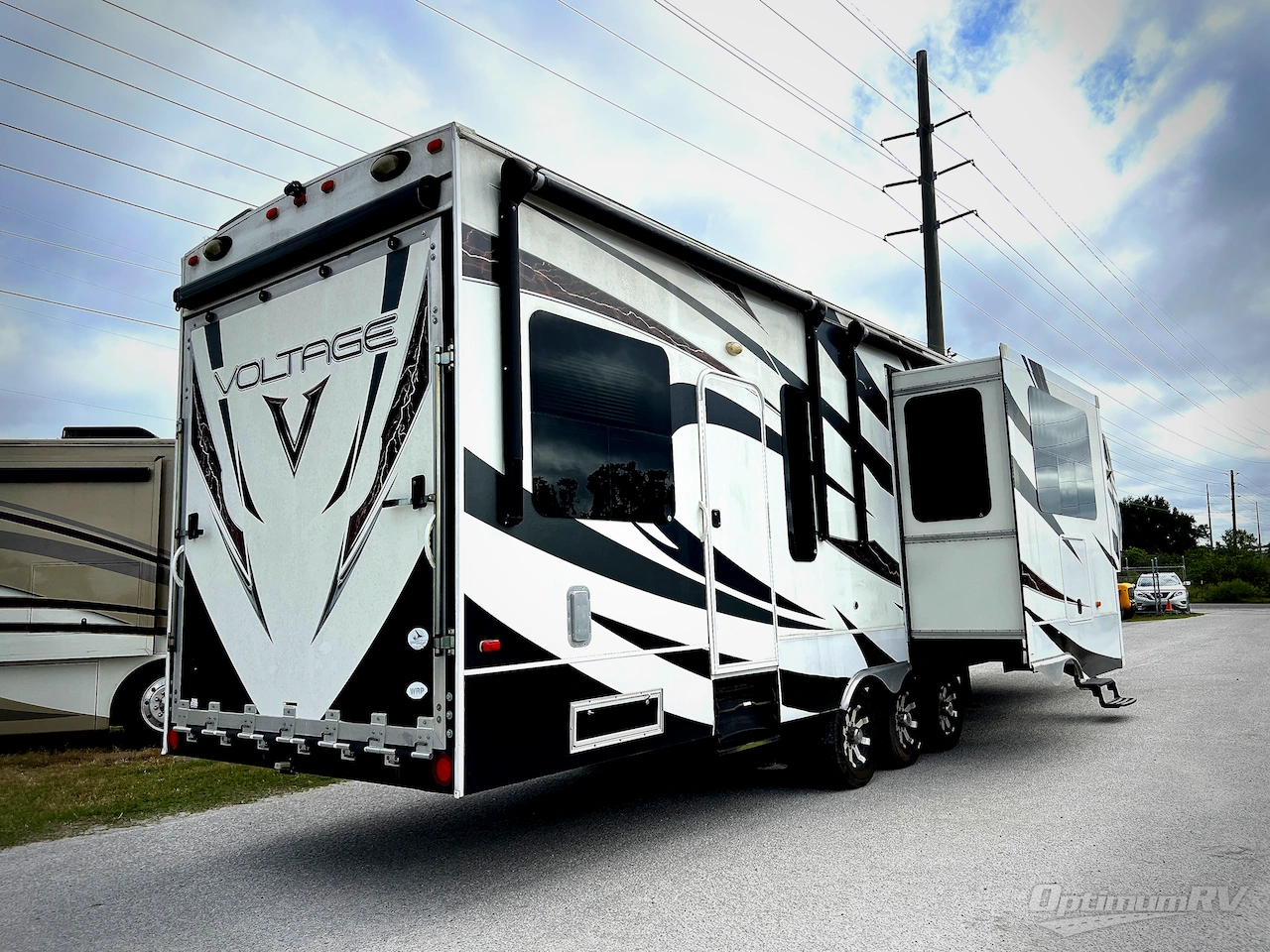 2013 Dutchmen Voltage V3895 Photo 3