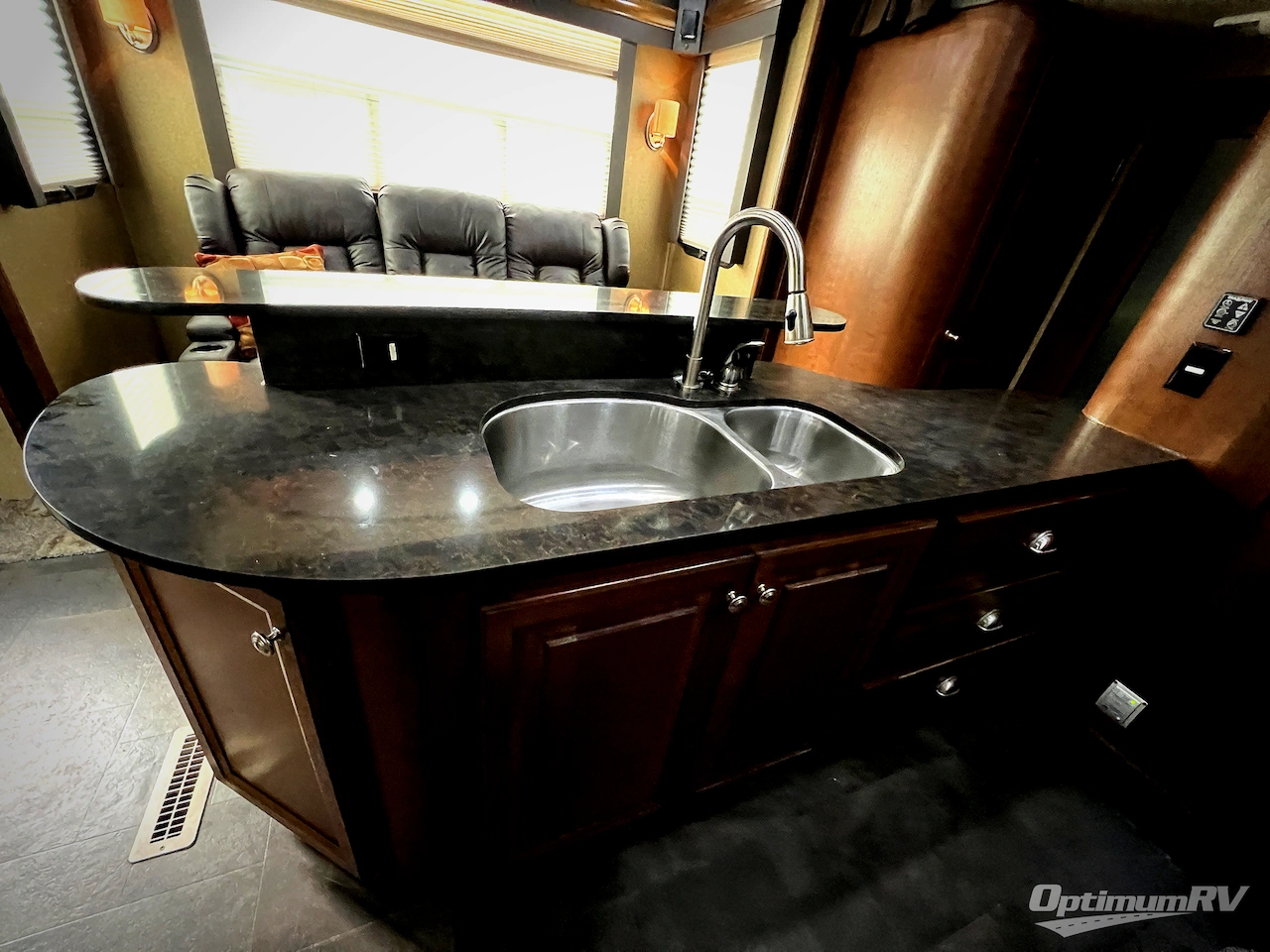 2013 Dutchmen Voltage V3895 Photo 11