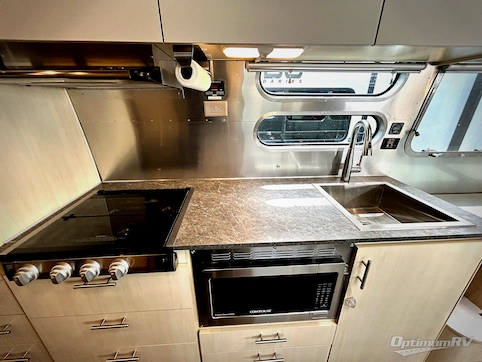2023 Airstream Flying Cloud 30FB Office RV Photo 2