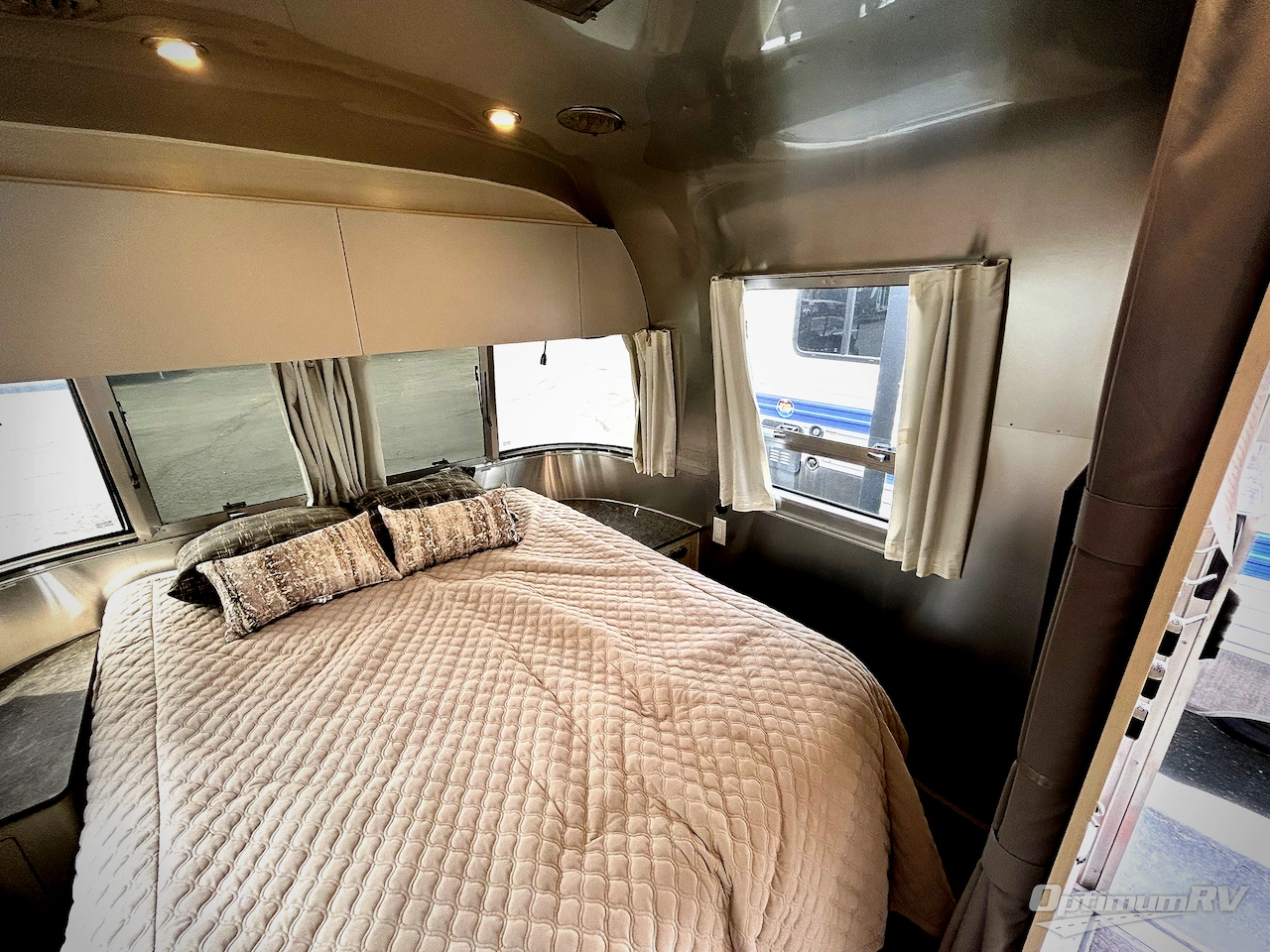 2023 Airstream Flying Cloud 30FB Office Photo 11