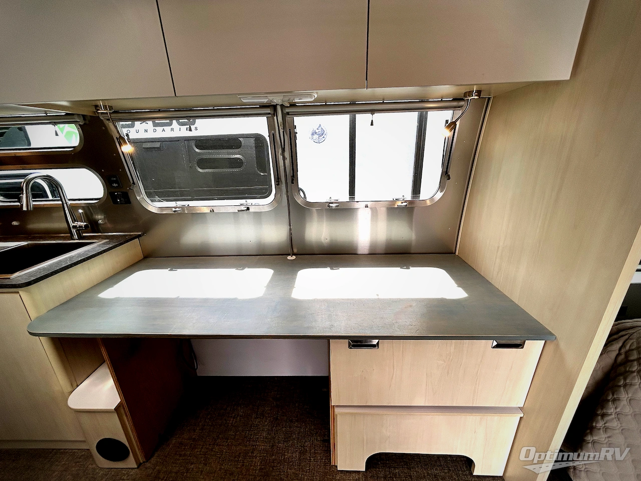 2023 Airstream Flying Cloud 30FB Office Photo 9