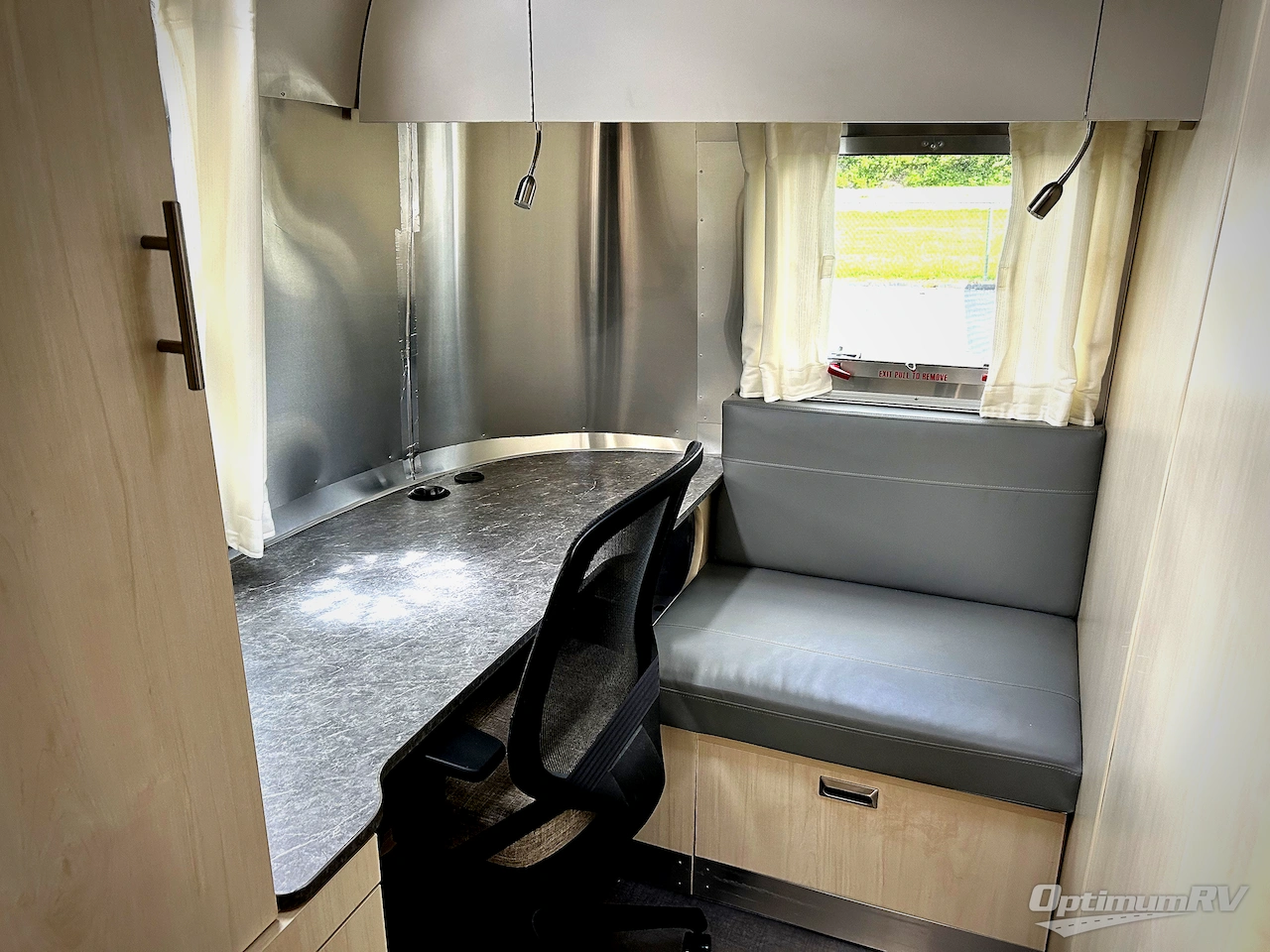 2023 Airstream Flying Cloud 30FB Office Photo 10