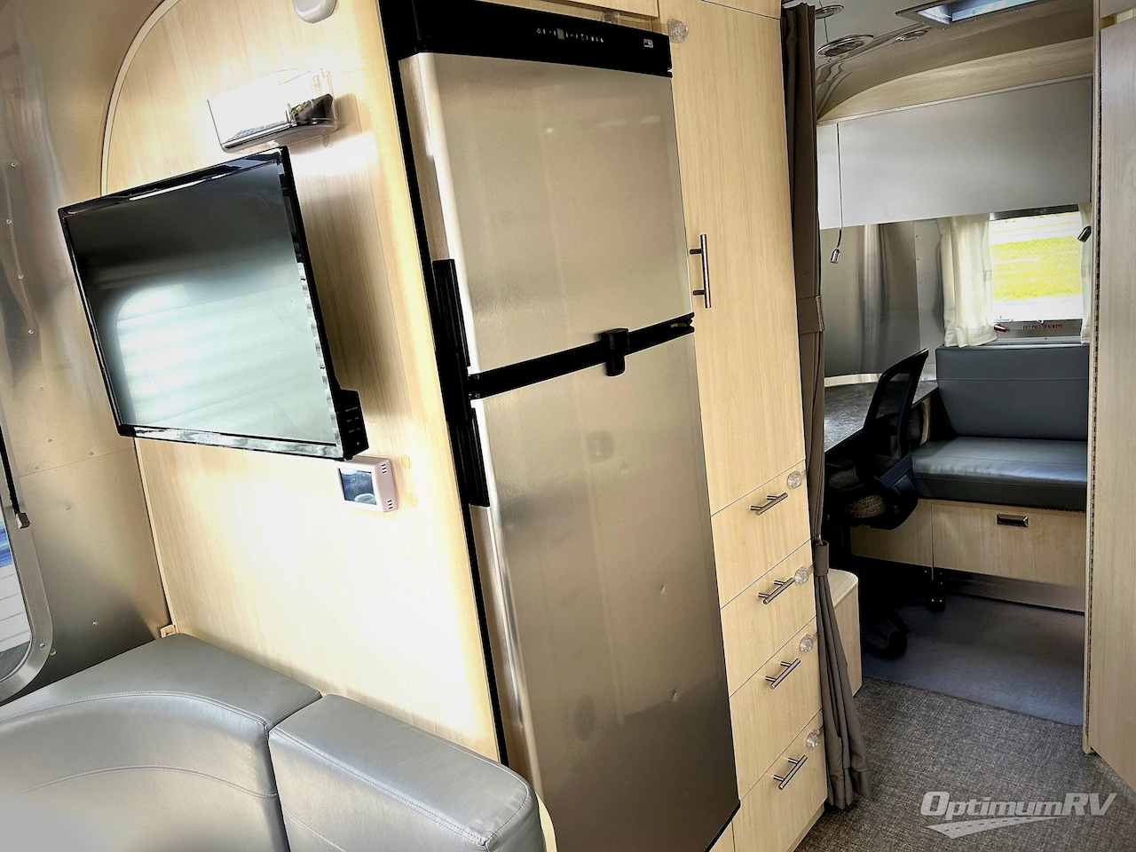 2023 Airstream Flying Cloud 30FB Office Photo 7