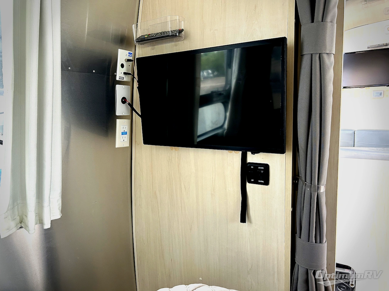 2023 Airstream Flying Cloud 30FB Office Photo 13