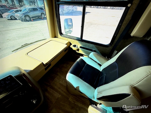 2017 Thor Palazzo 33.2 RV Photo 2