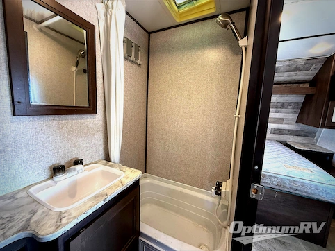 2020 Dutchmen Coleman Lantern LT Series 202RD RV Photo 4