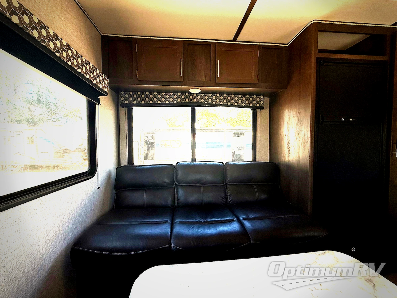 2020 Dutchmen Coleman Lantern LT Series 202RD Photo 6