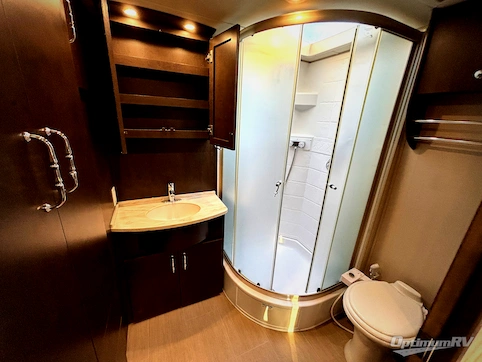 2016 Leisure Travel Unity U24CB RV Photo 4