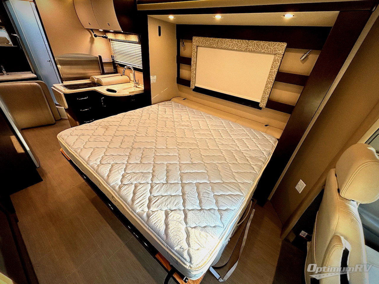 2016 Leisure Travel Unity U24CB Photo 11