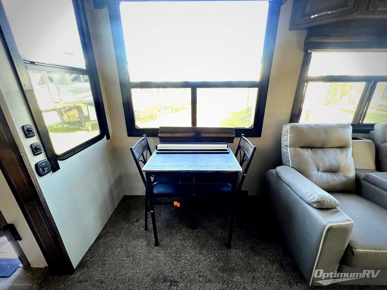 2020 KZ Durango Gold G356RLT Photo 9