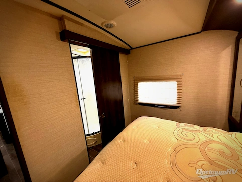 2018 Keystone Premier Ultra Lite 30RIPR RV Photo 4