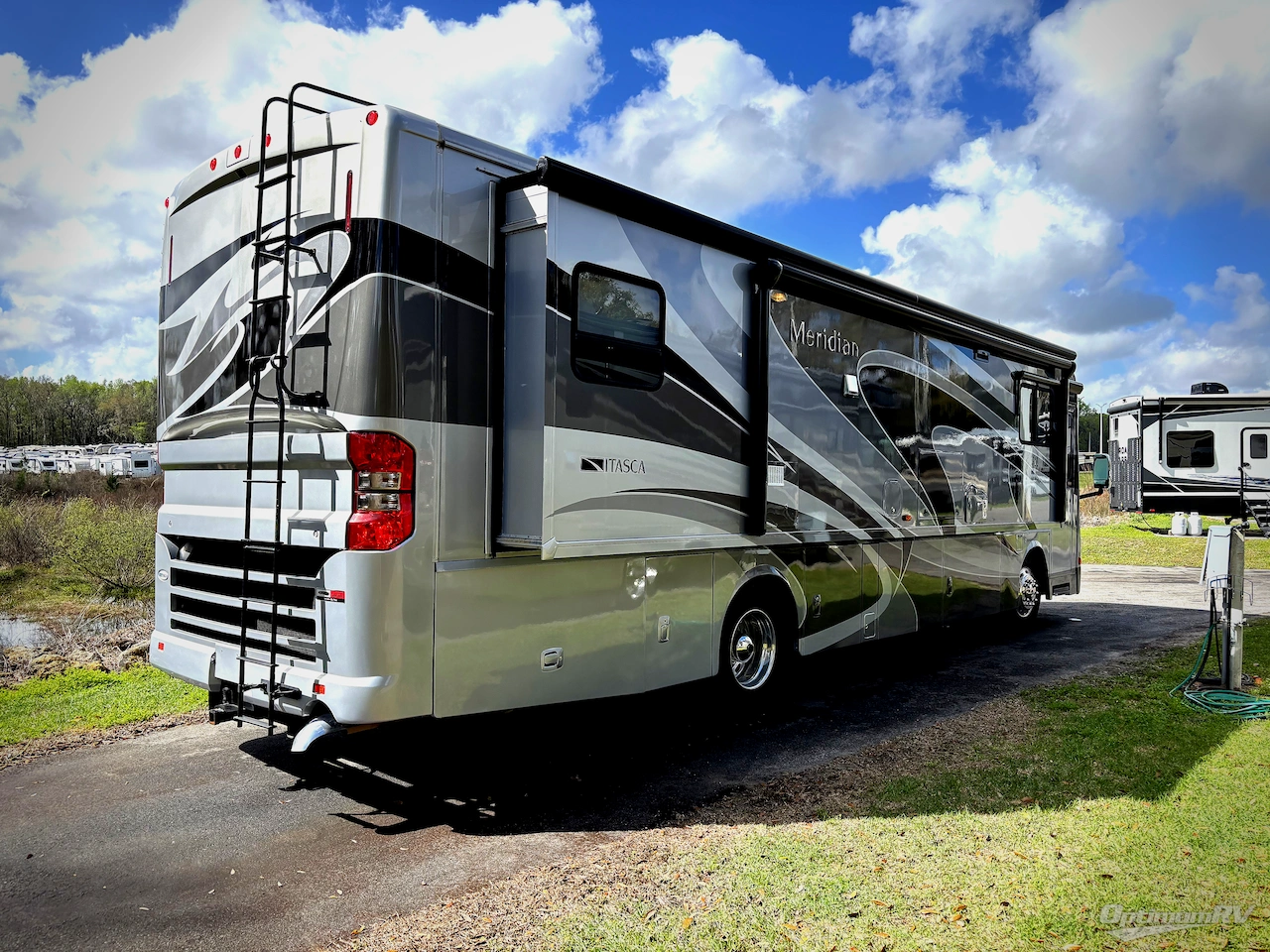 2013 Itasca Meridian 36M Photo 2