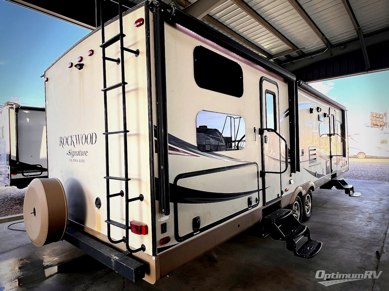 2015 Forest River Rockwood Signature Ultra Lite 8311WS Photo 2