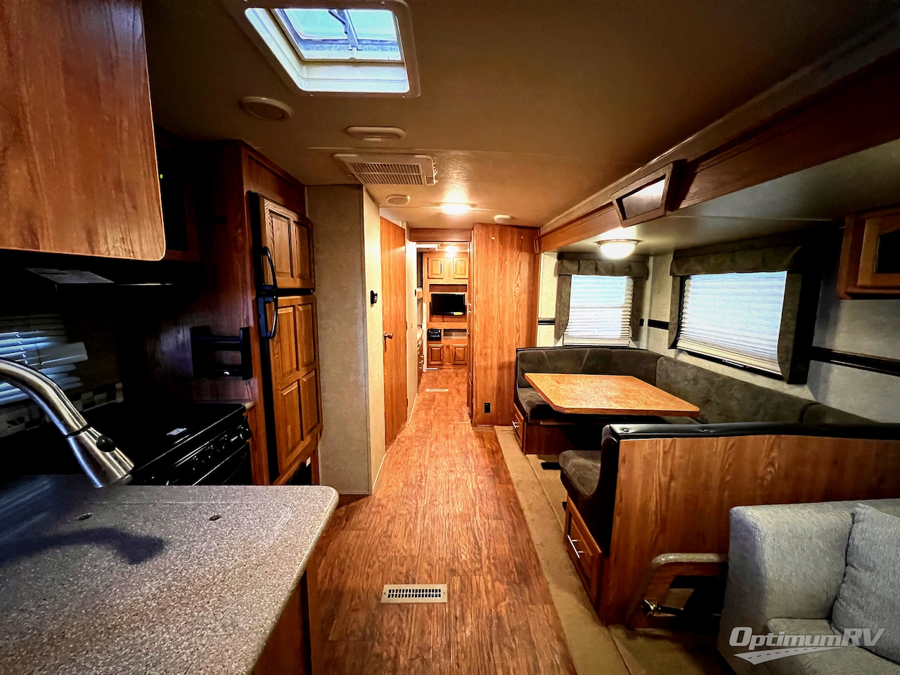 2015 Forest River Rockwood Signature Ultra Lite 8311WS Photo 4