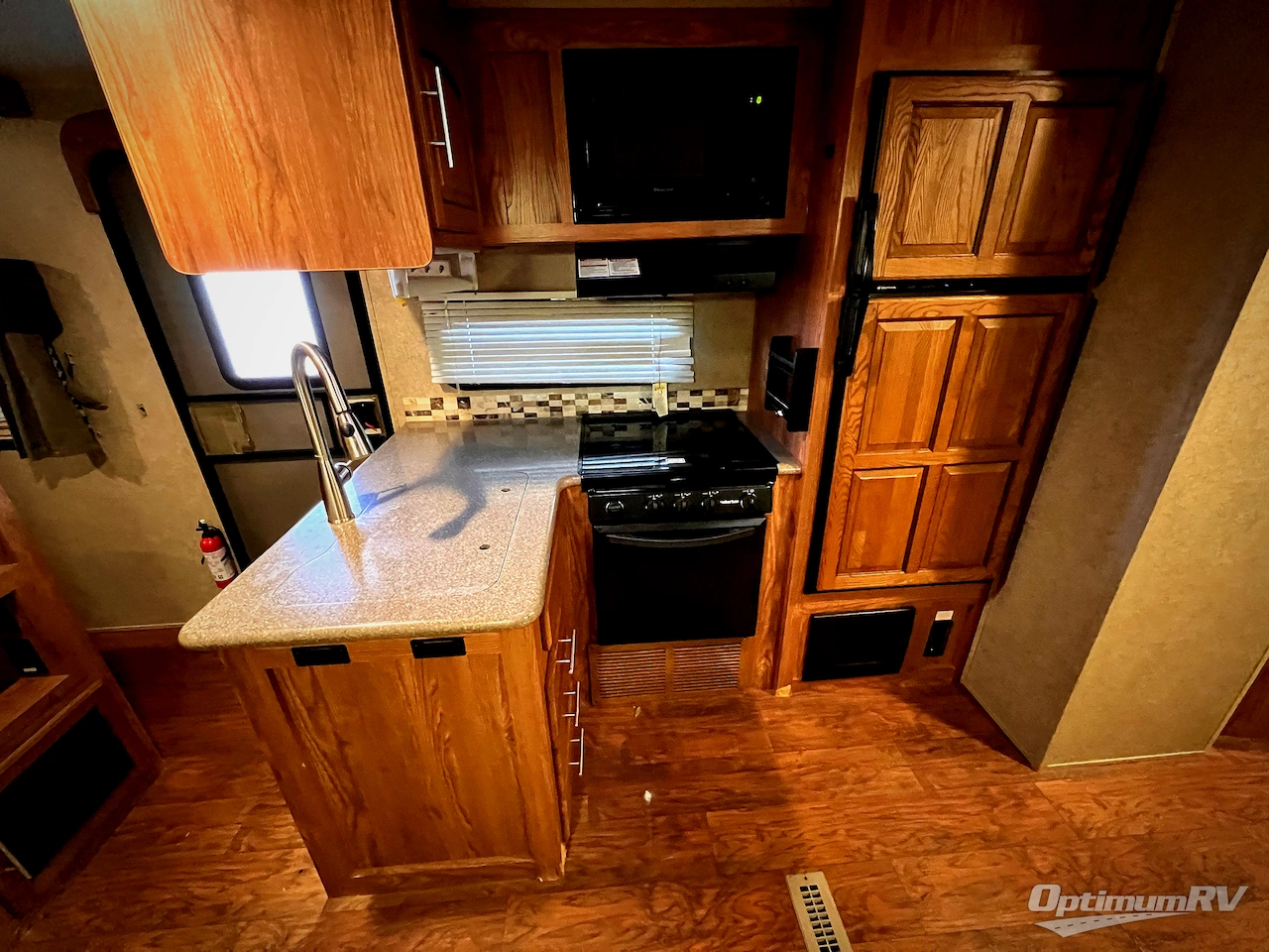 2015 Forest River Rockwood Signature Ultra Lite 8311WS Photo 6