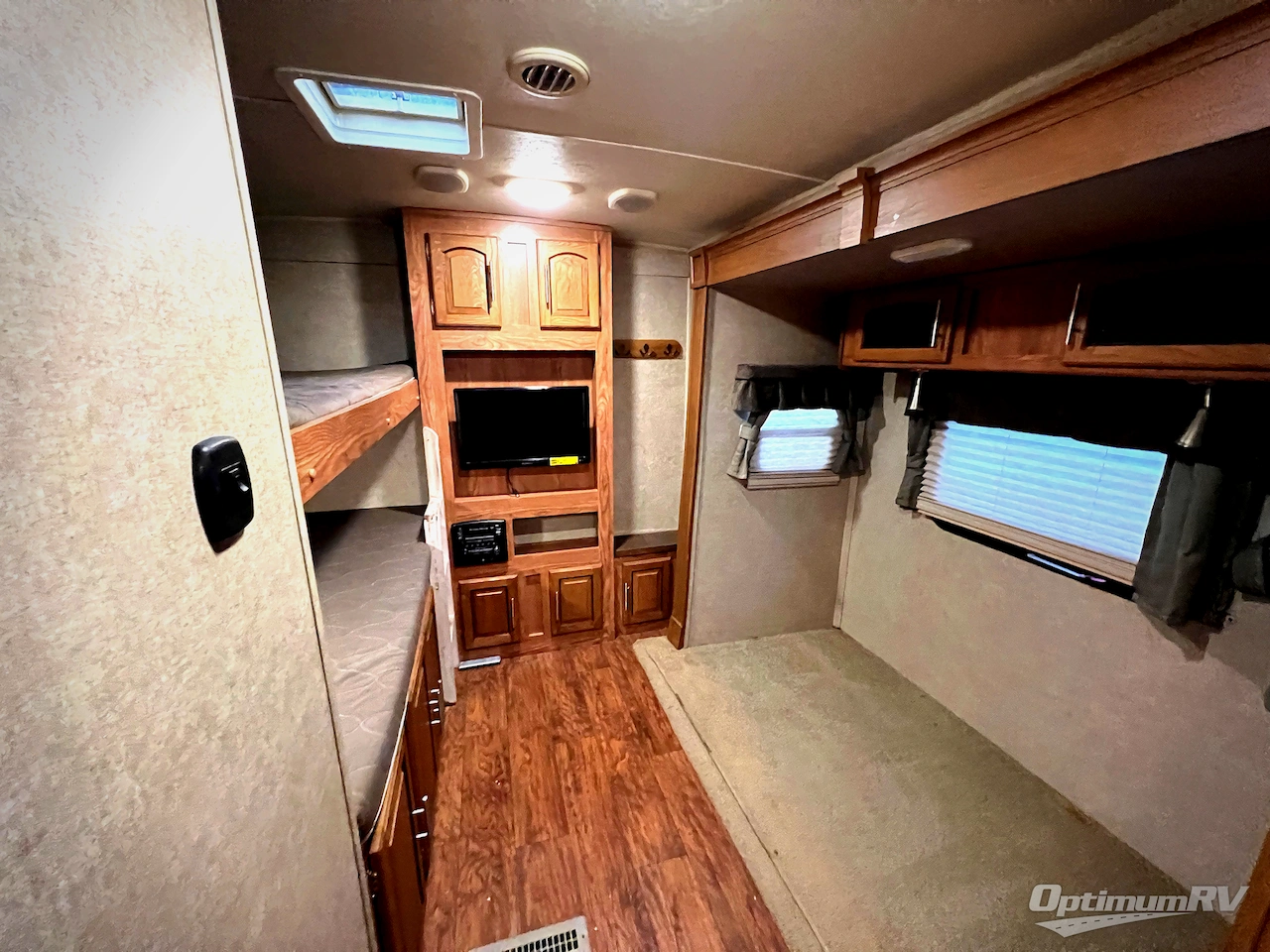 2015 Forest River Rockwood Signature Ultra Lite 8311WS Photo 16