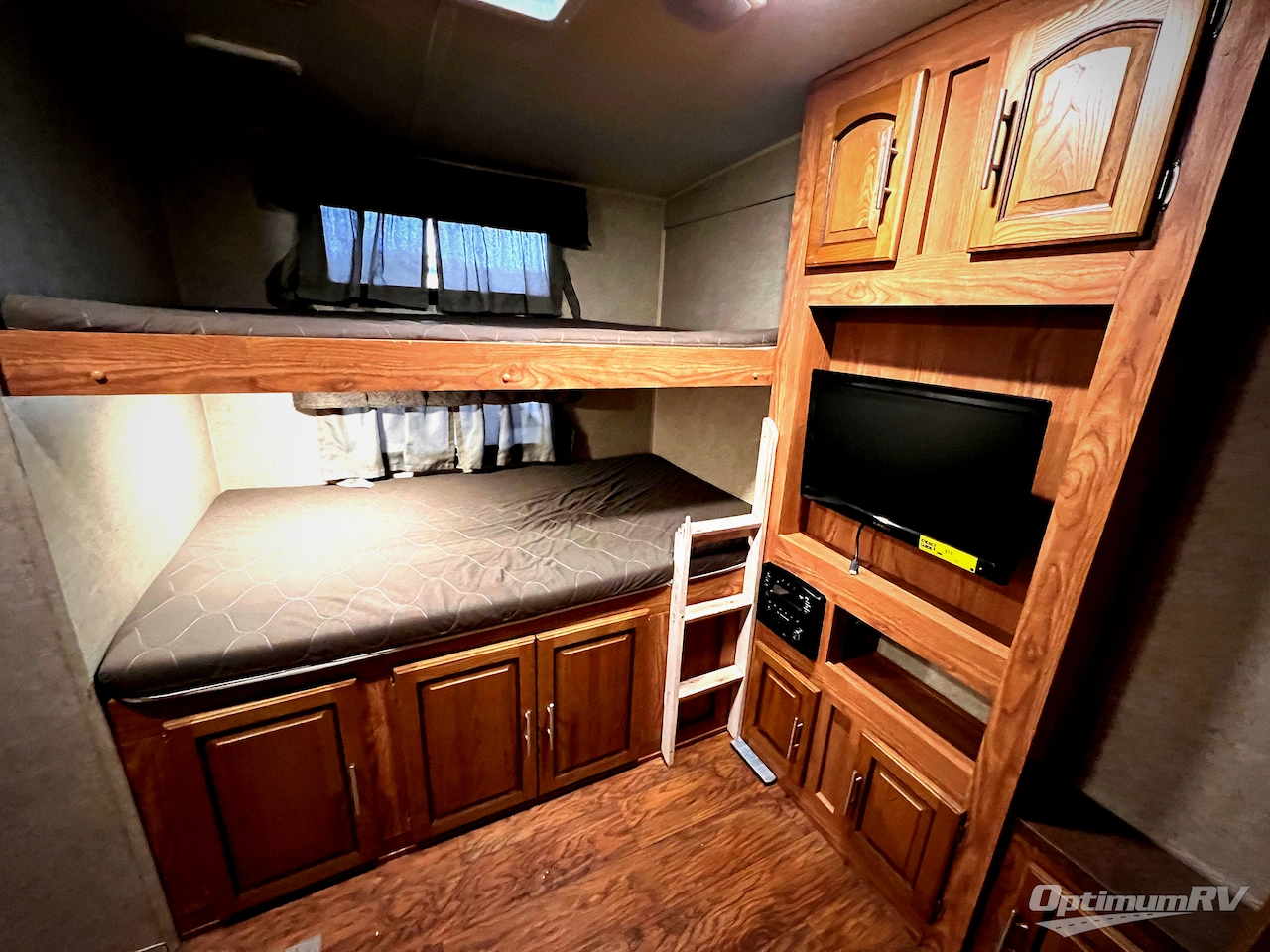 2015 Forest River Rockwood Signature Ultra Lite 8311WS Photo 17