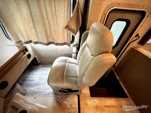 2022 Thor Freedom Traveler A29 RV Photo 3