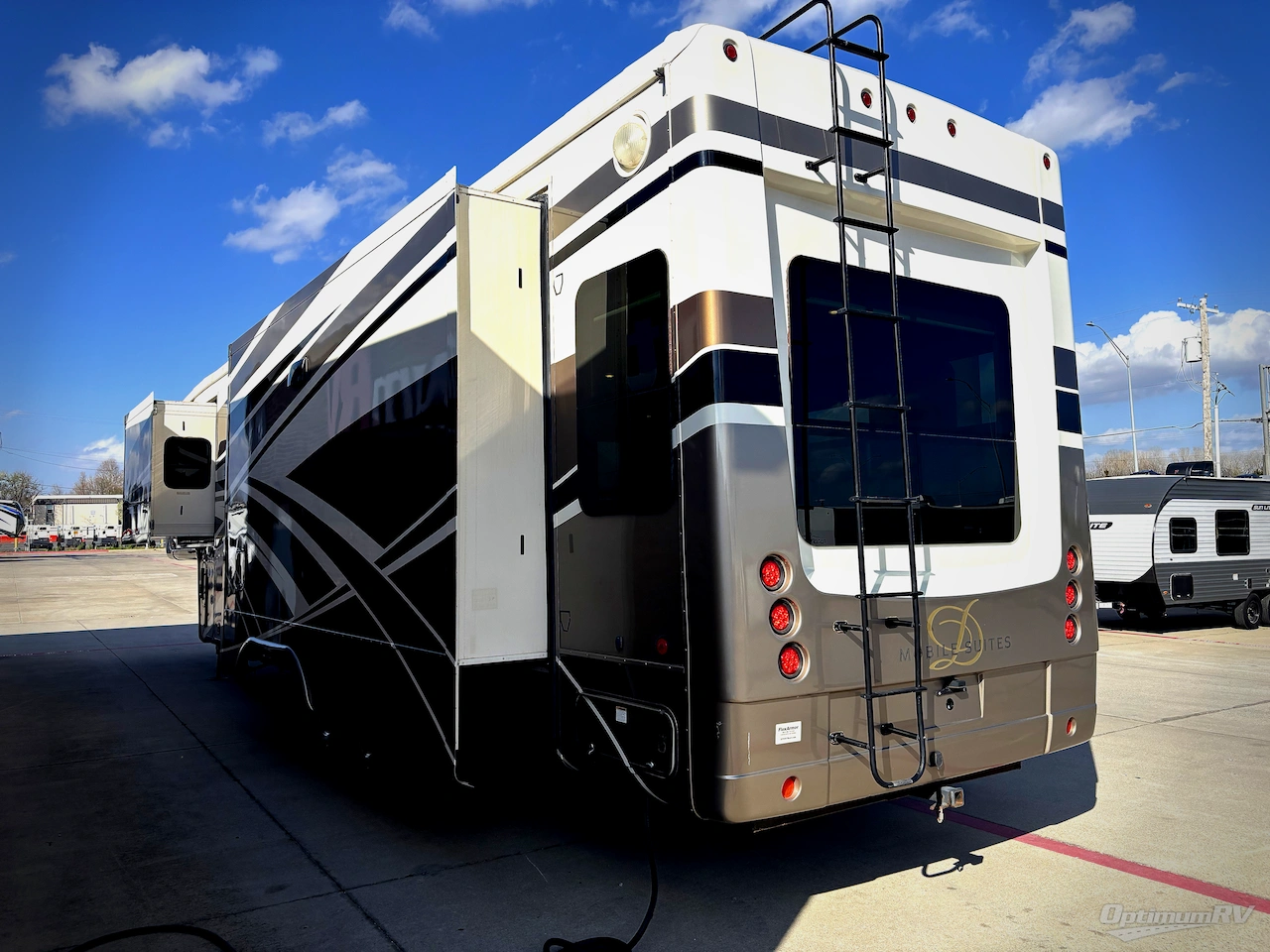 2017 DRV Luxury Suites Mobile Suites 38RSSA Photo 3