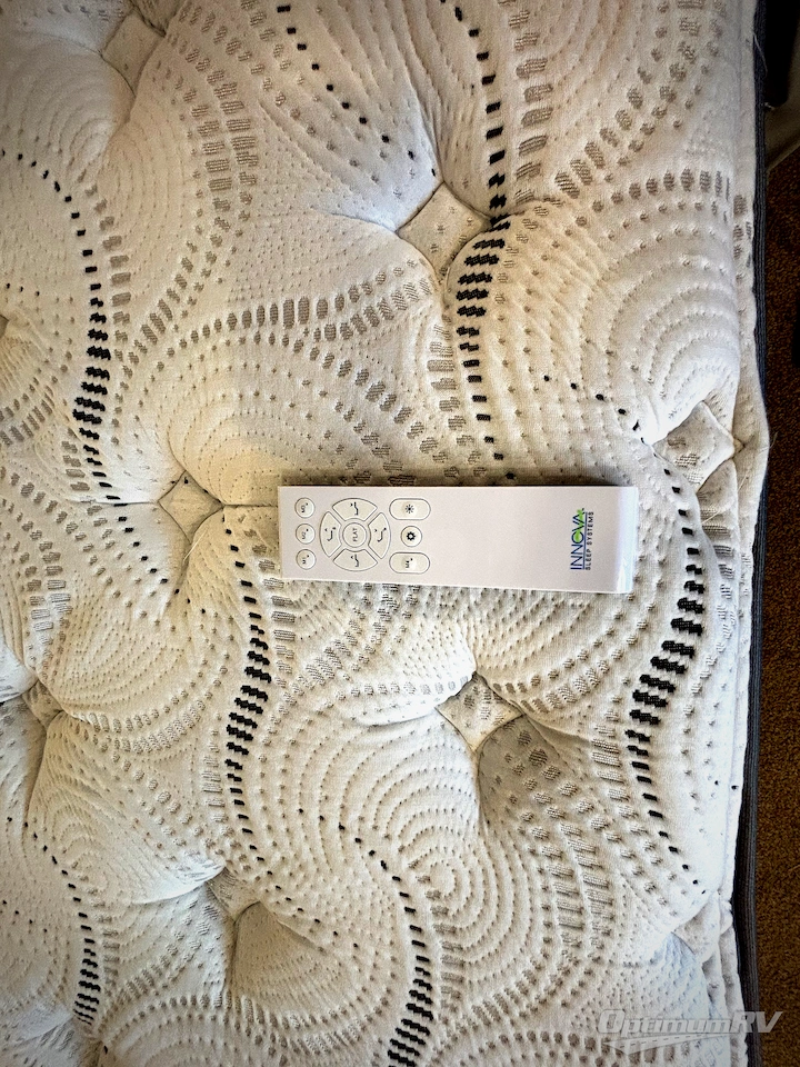 2017 DRV Luxury Suites Mobile Suites 38RSSA Photo 17