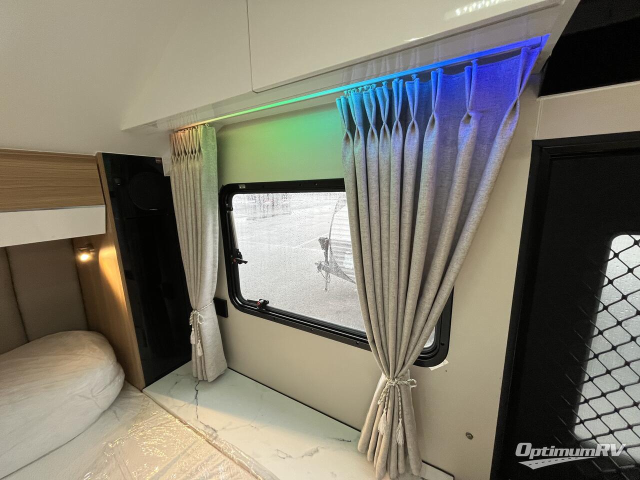 2025 Black Series Camper Black Series Camper HQ15 Photo 4
