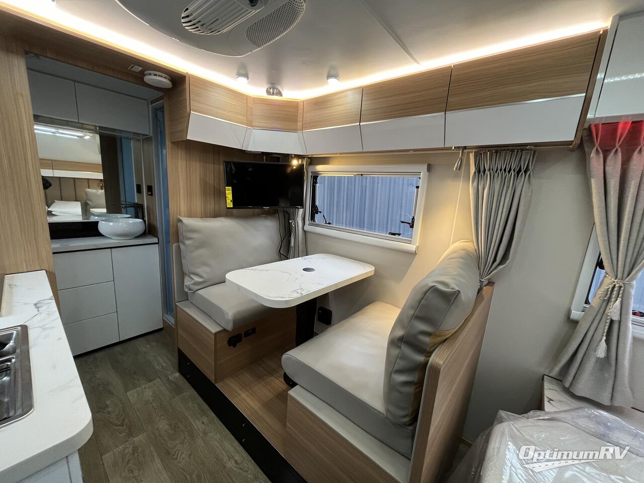 2025 Black Series Camper Black Series Camper HQ15 Photo 5