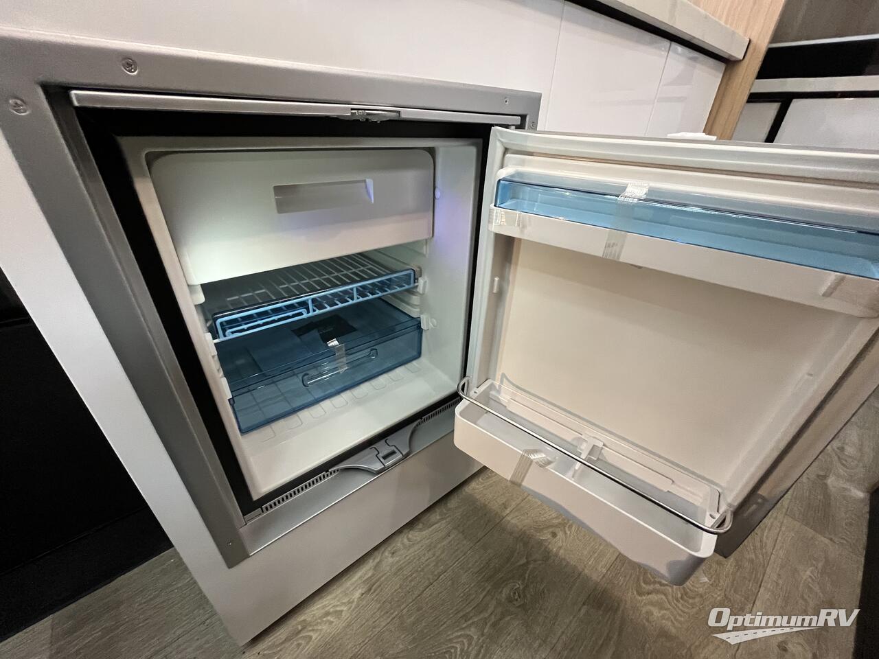 2025 Black Series Camper Black Series Camper HQ15 Photo 9