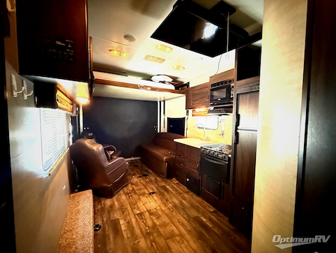 2019 Pacific Coachworks Rage'n 2213 RV Photo 2