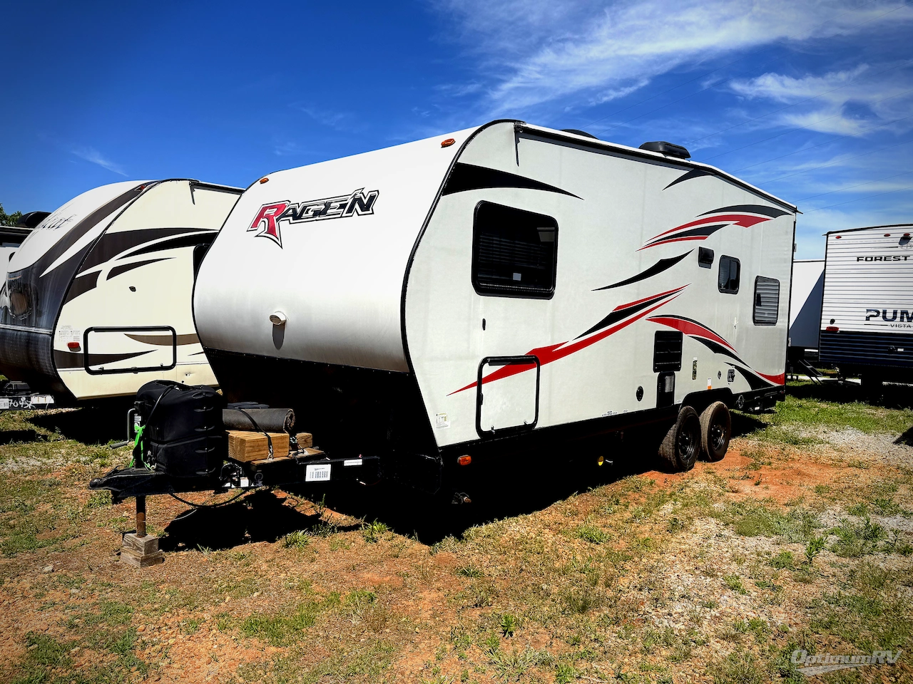 2019 Pacific Coachworks Rage'n 2213 Photo 4